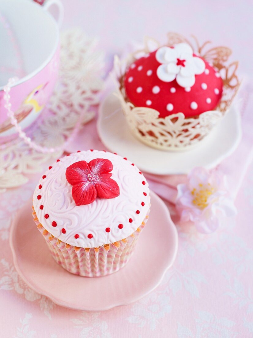 Cupcakes decorated in red and white