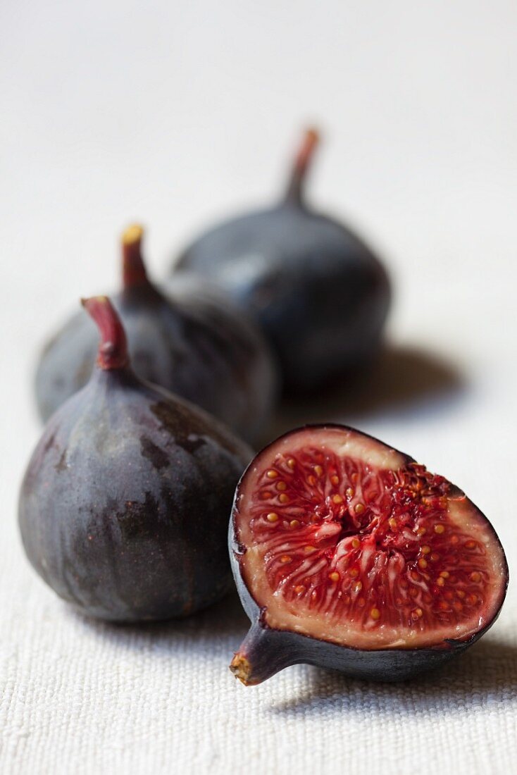 Figs, whole and halved