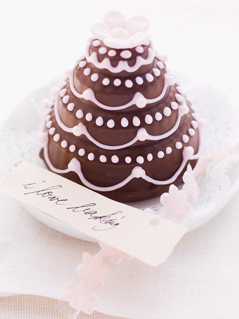 Mehrstöckiger Mini-Schokoladenkuchen aus der Backform