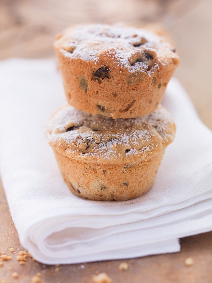 Zwei Muffins mit schottischem Whiskey