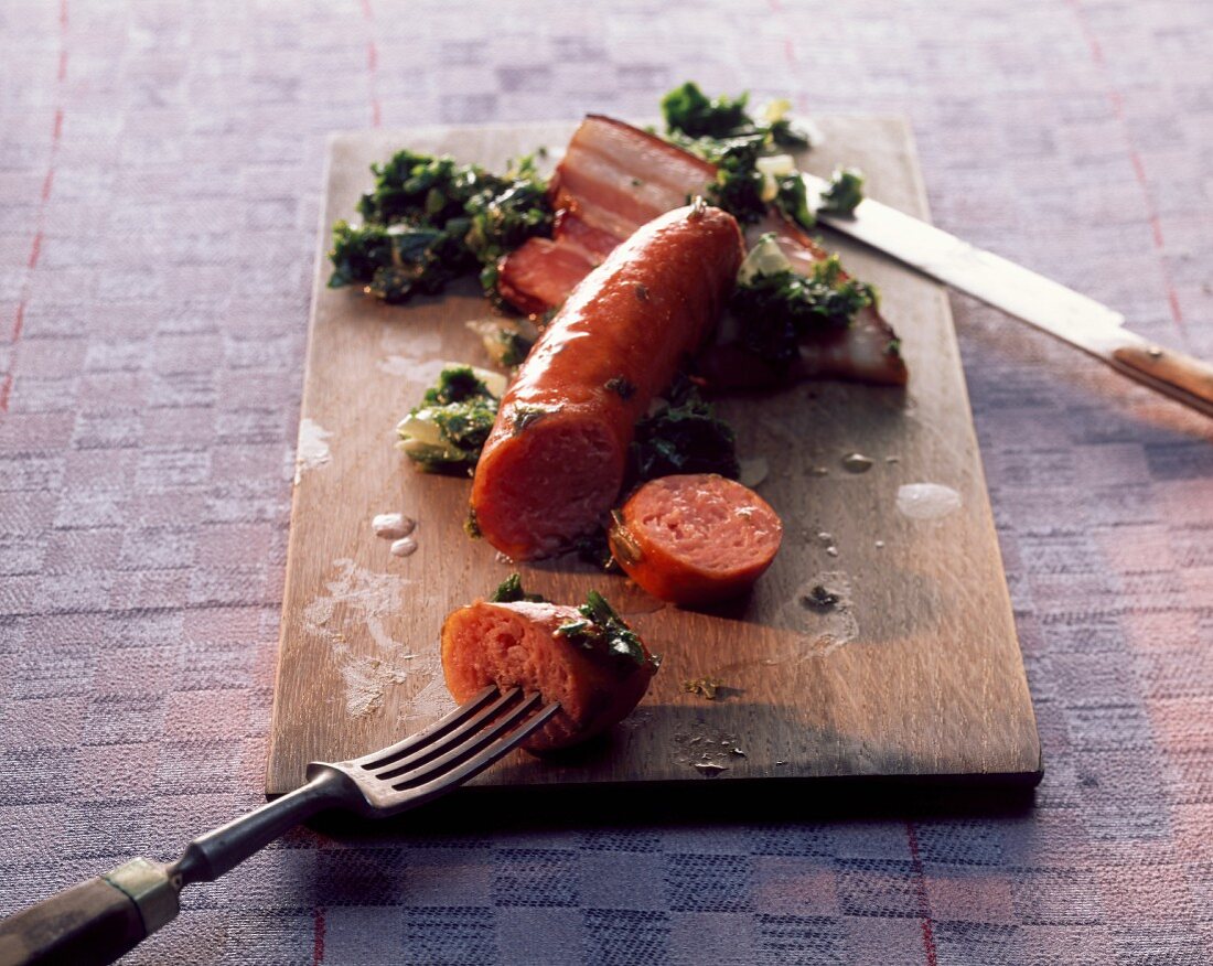 Wurst mit Speck und Grünkohl