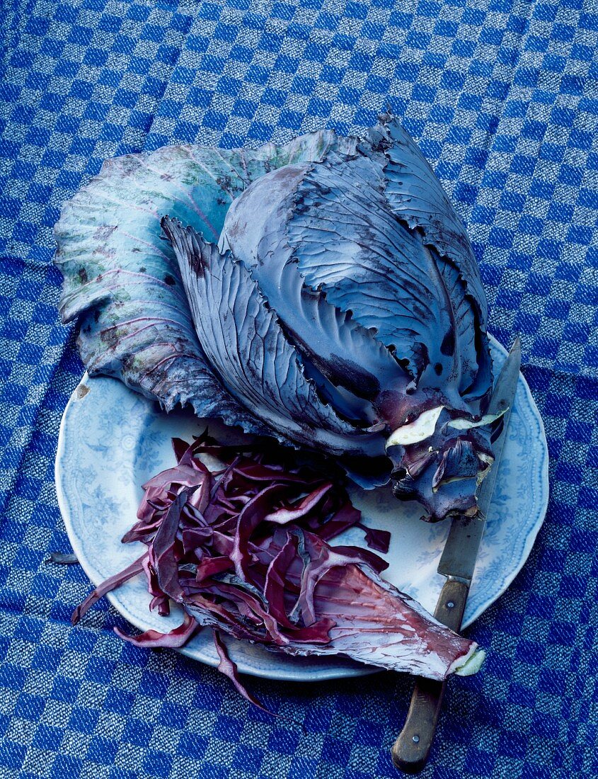 Red cabbage, whole and sliced