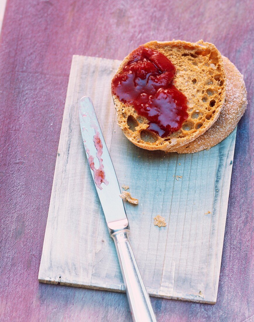 Bread topped with strawberry and prosecco jam