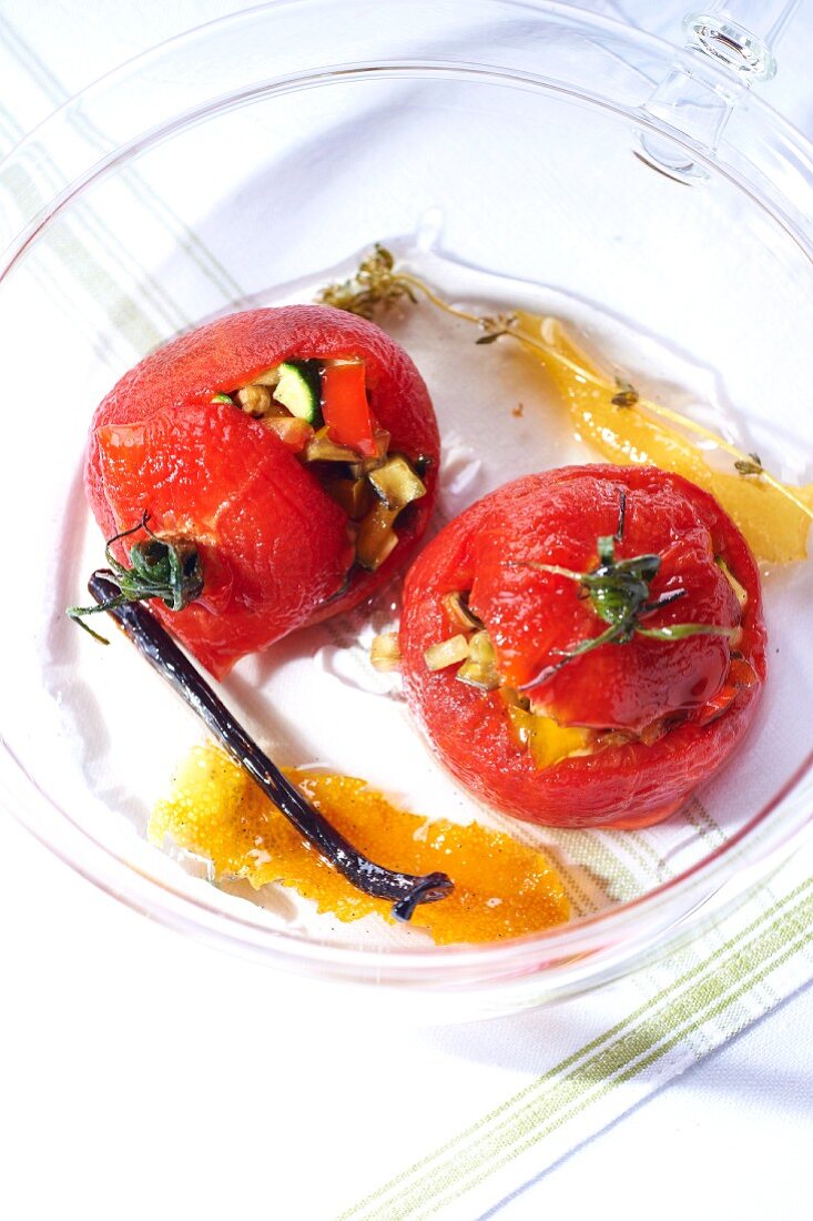 Stuffed tomatoes filled with orange and vanilla with confit