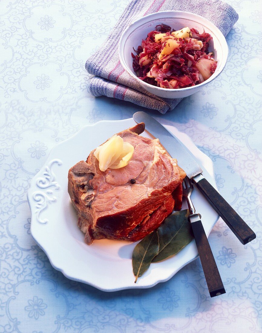 Gammon with steamed red cabbage