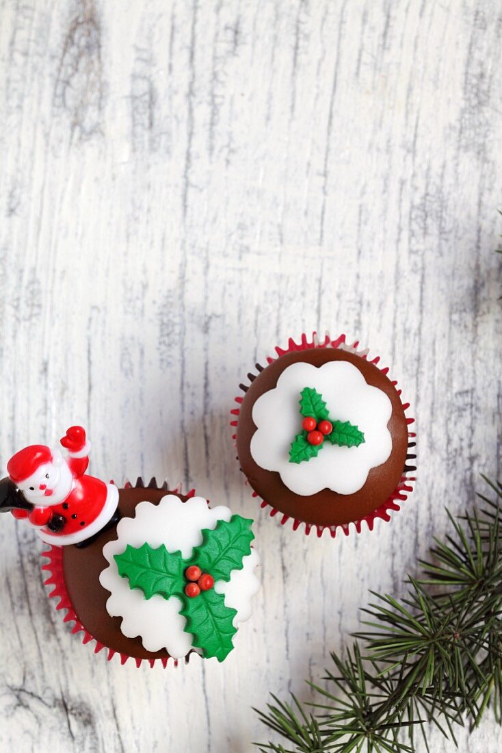 Weihnachtlich verzierte Cupcakes