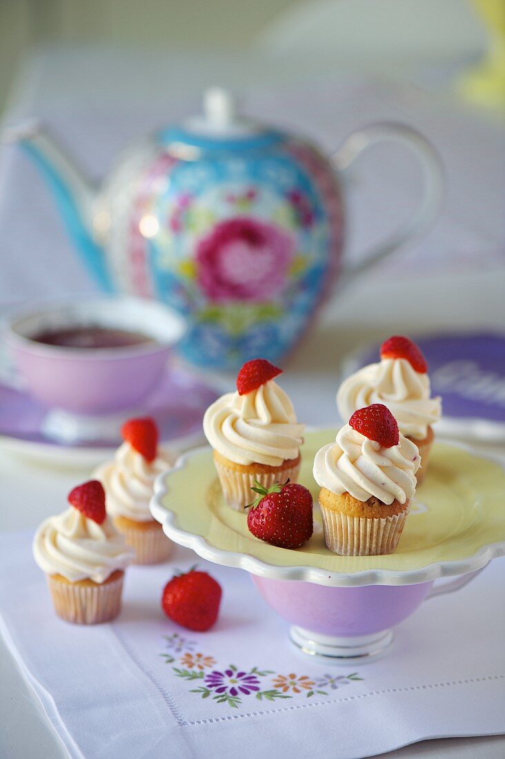 Mini-Cupcakes mit Erdbeeren