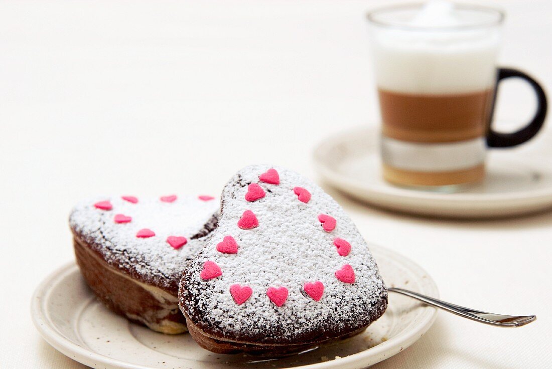 Small heart-shaped marble cakes with icing sugar and sugar hearts