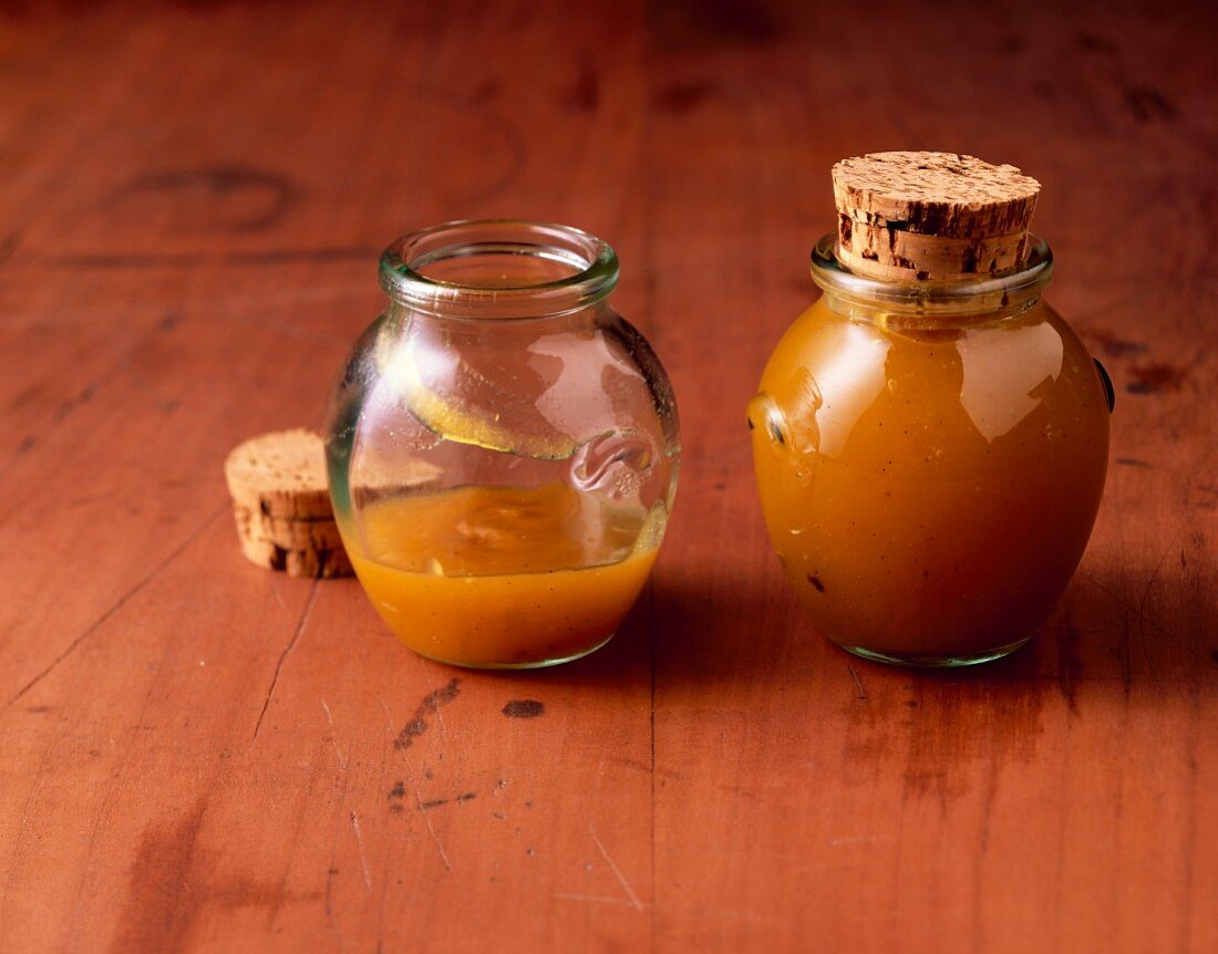 Mirabelle and vanilla preserve with cinnamon