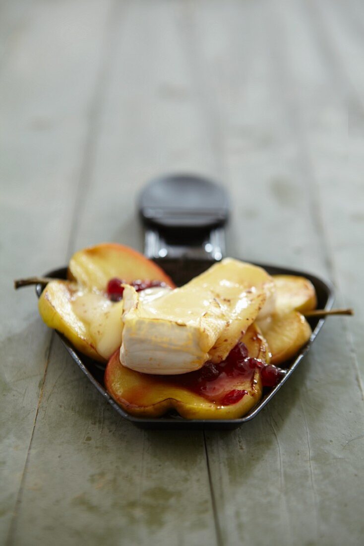Pear raclette with Camembert