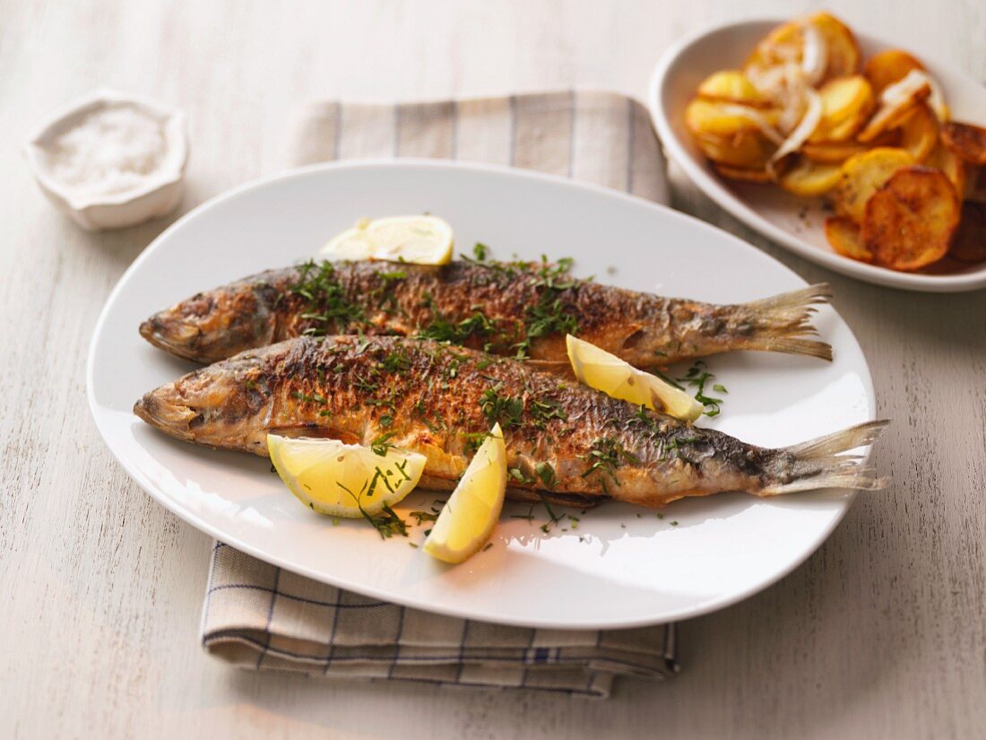 Fried herring with parsley and lemons