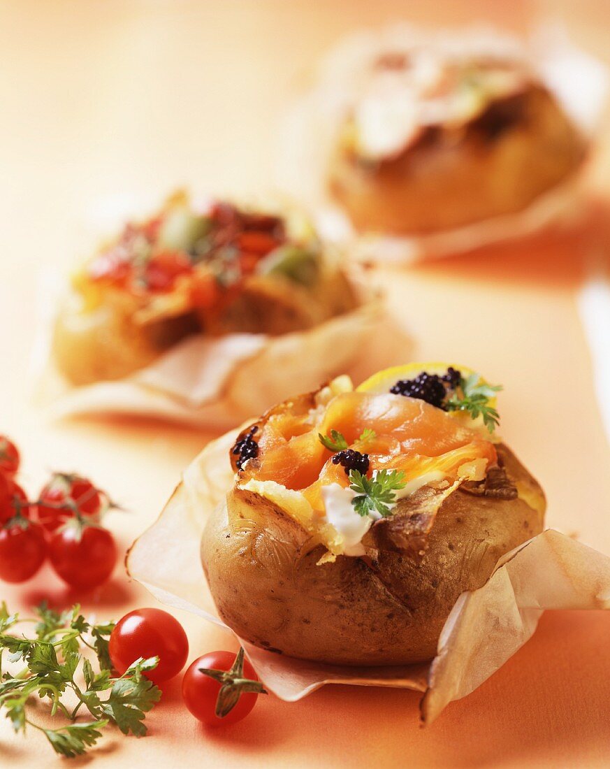 Patate ripiene al salmone (baked potatoes with salmon, Italy)