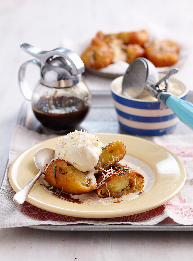 Ananas Krapfen mit Kokoseis