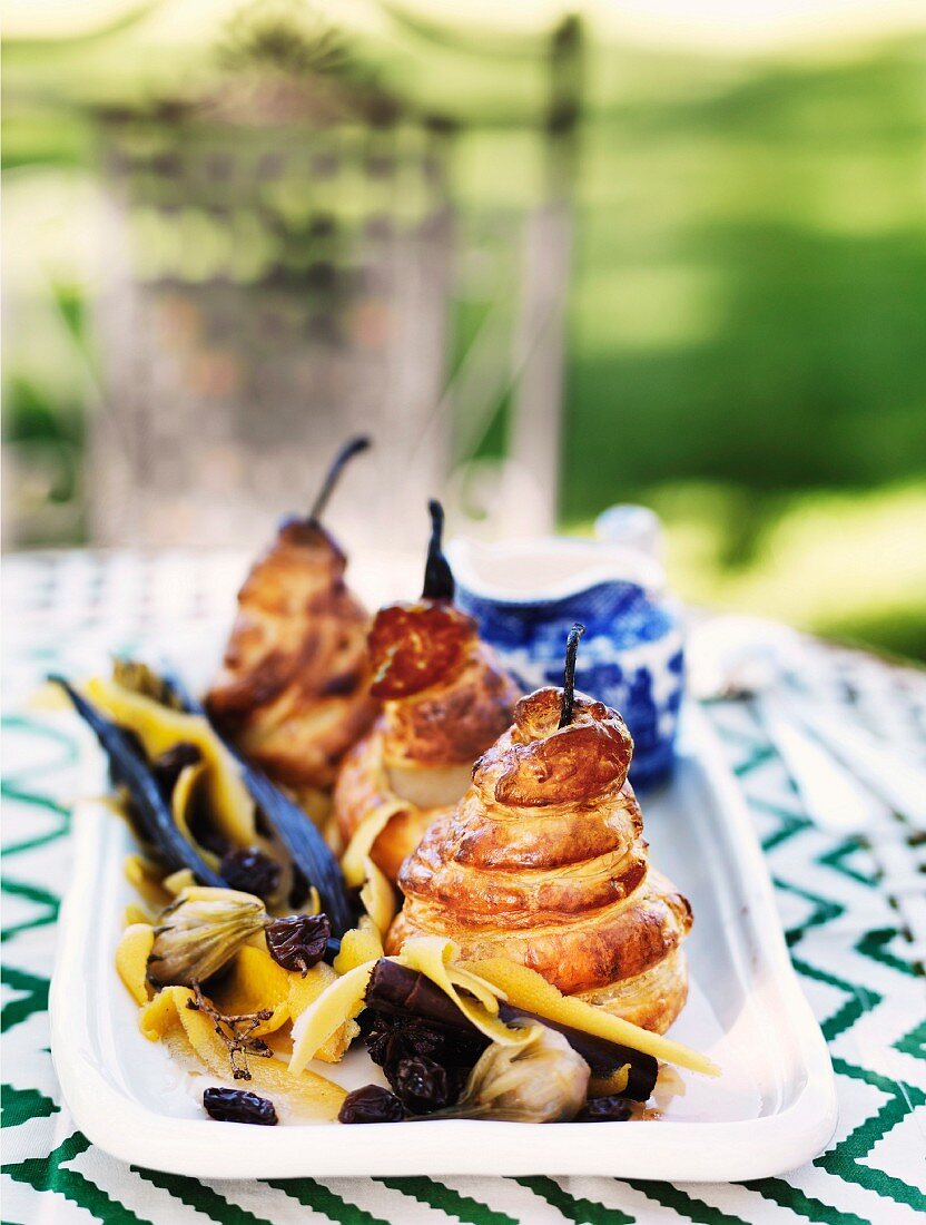 Baked pears wrapped in puff pastry, with caramel