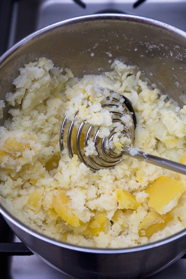 Kartoffelpüree mit Steckrüben zubereiten