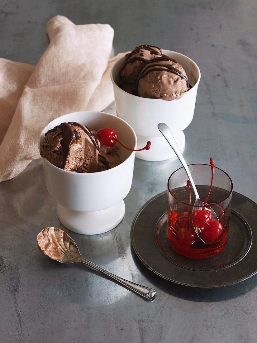 Semifreddo al cioccolato (semi-frozen chocolate iced dessert)