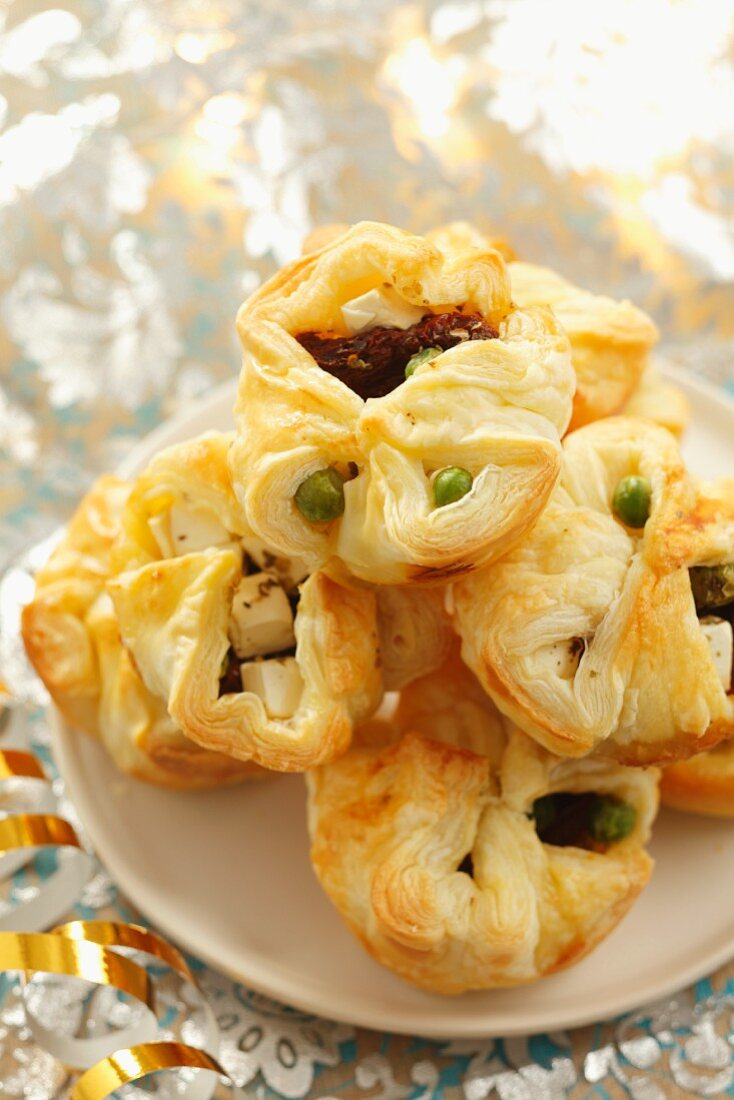 Puff pastries filled with peas, dried tomatoes and feta cheese