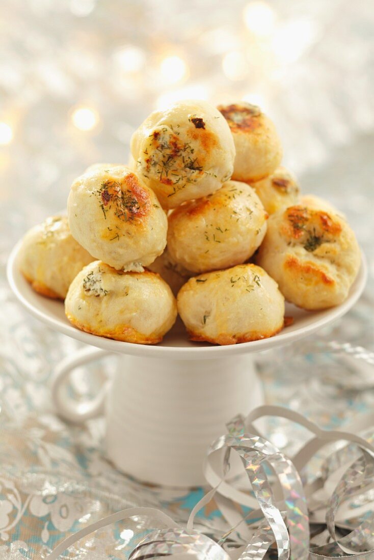 Mini rolls with herb cheese