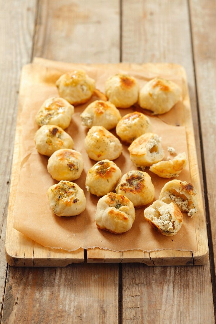 Mini bread rolls with herb cheese