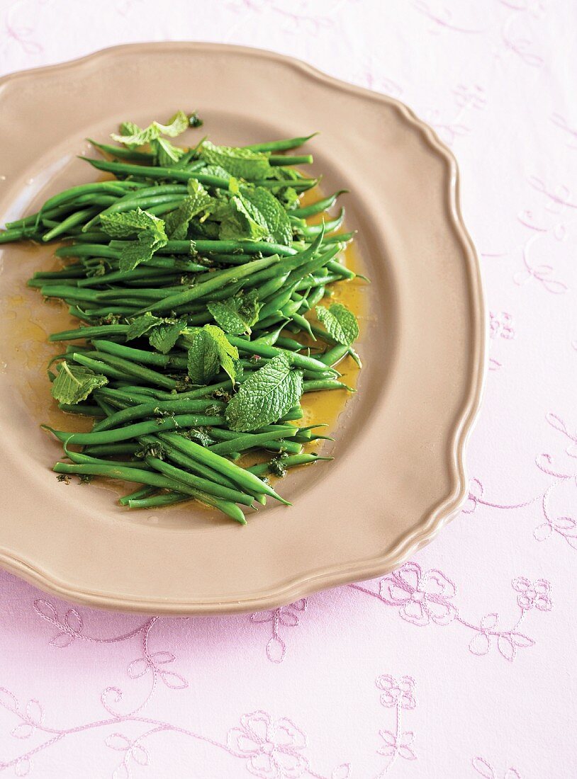 Green bean salad with mint