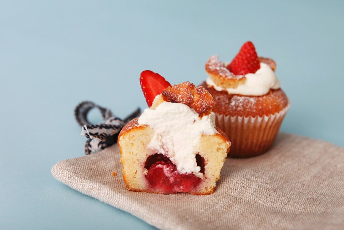 Strawberry and cream cupcakes