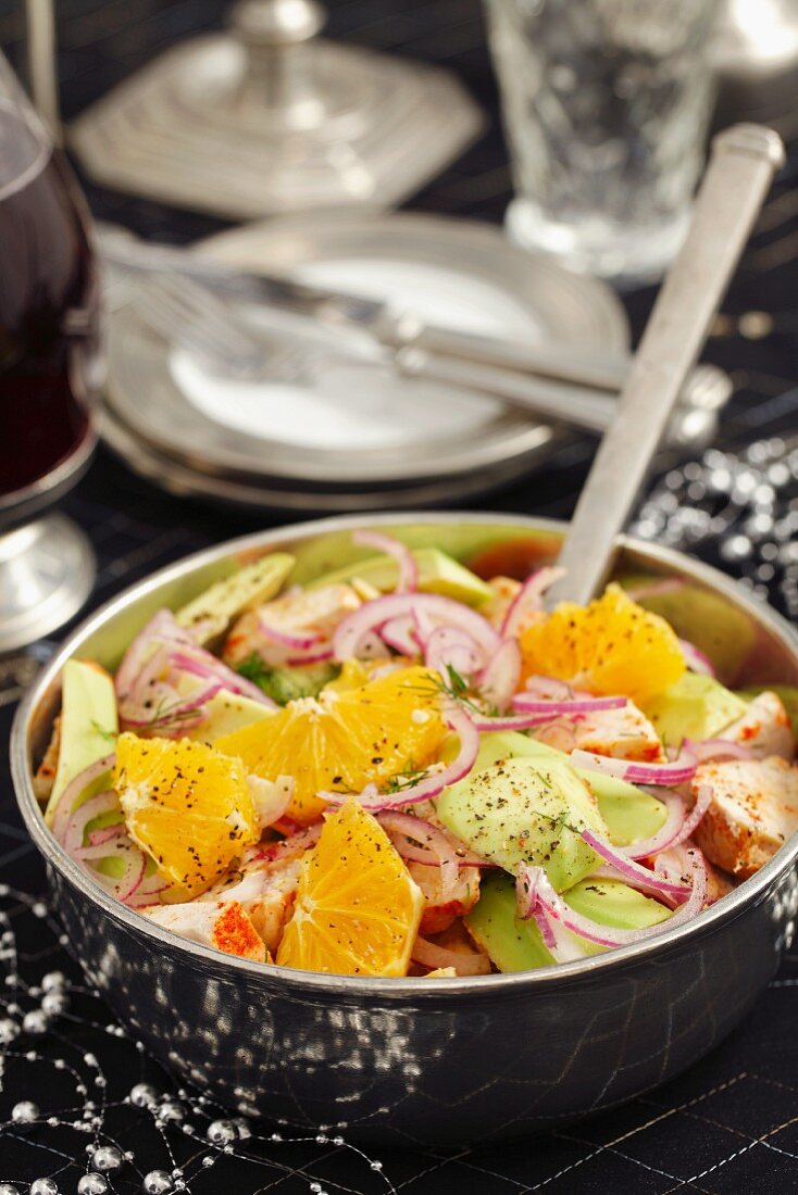 Chicken and avocado salad with oranges, red onion and dill