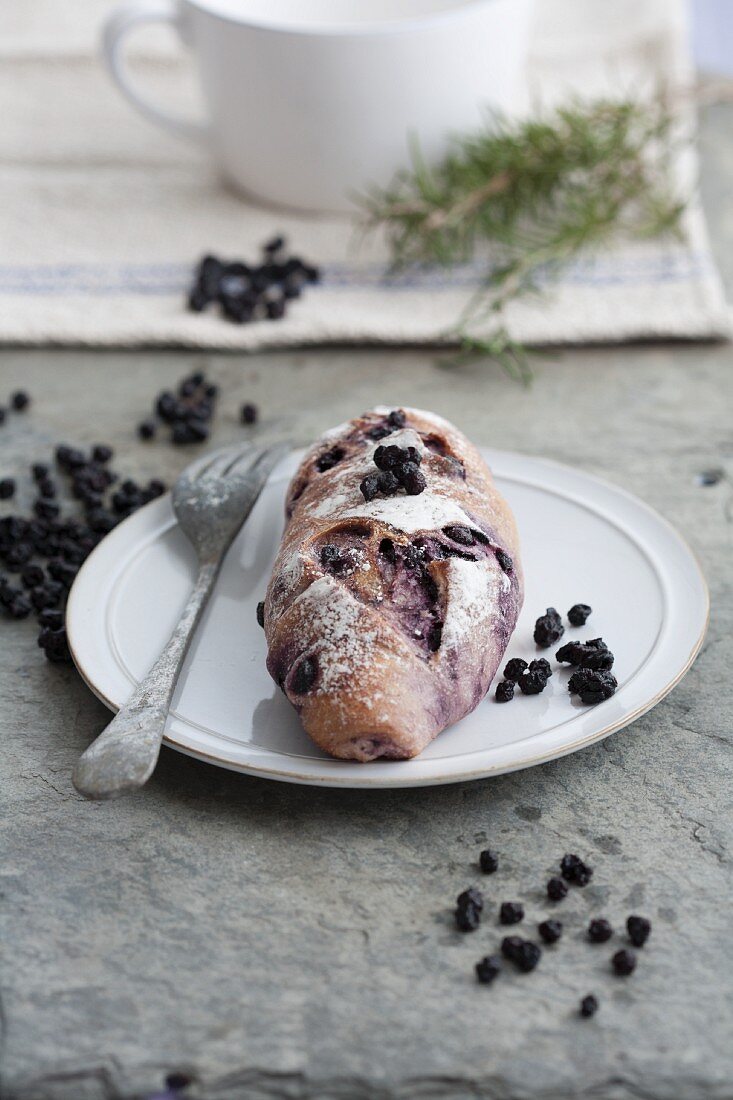 Brötchen mit getrockneten Heidelbeeren