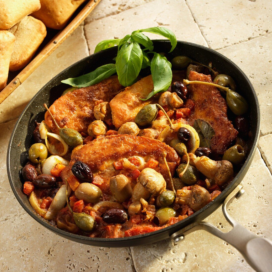 Pollo con le olive (chicken with olives, capers and mushrooms)