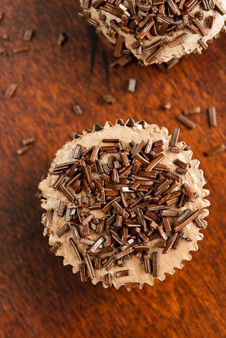 Cupcakes with chocolate strands