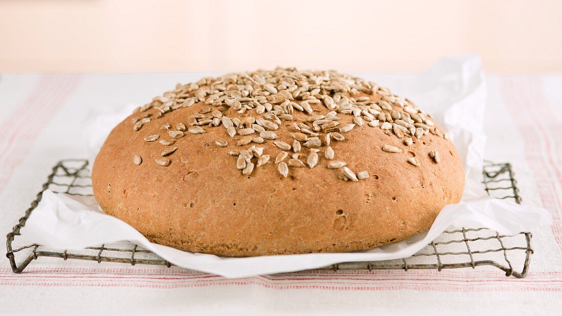 Frisch gebackenes Sonnenblumenbrot