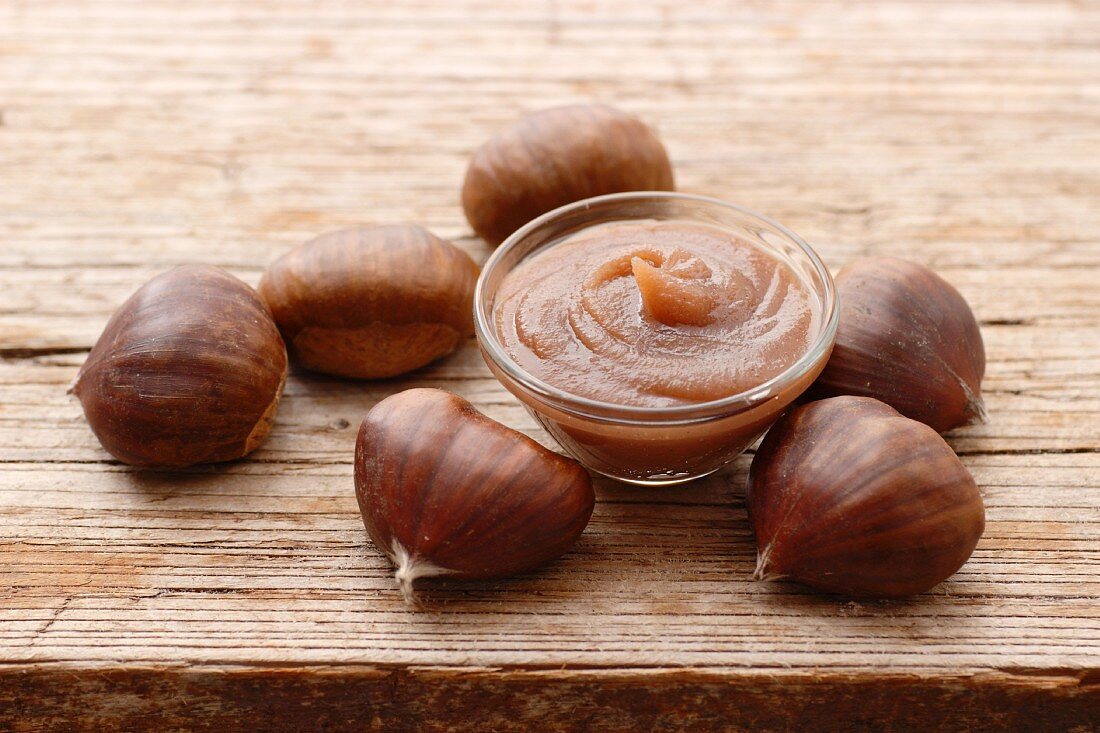 Chestnut purée with some sweet chestnuts