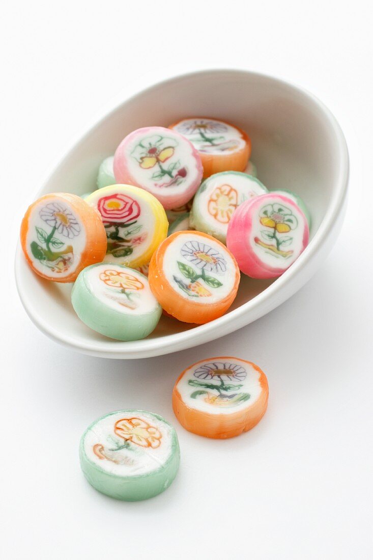 Several sweets with a flower design in a bowl
