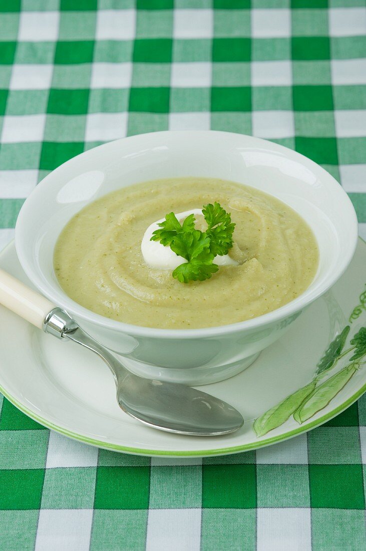 Celery soup with crème fraîche and parsley