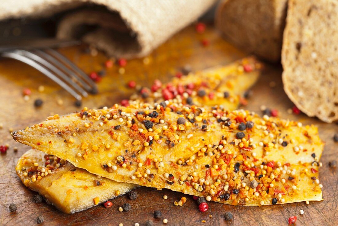 Smoked mackerel fillet (North Atlantic) spiced with pepper, paprika and mustard seeds
