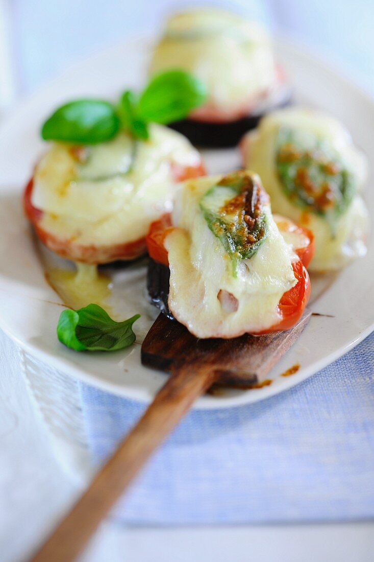 Baked tomatoes with mozzarella