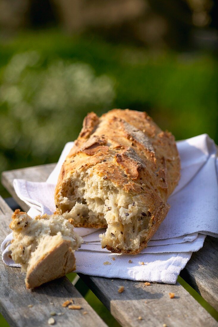 Angebrochenes Körnerbrot