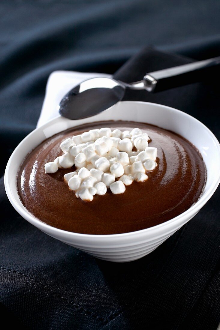 Chocolate cream with marshmallows