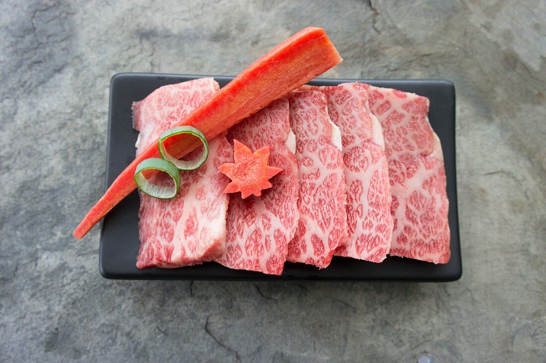 Rohes aufgeschnittenes Rindfleisch vom Wagyu-Rind für Teppan Yaki