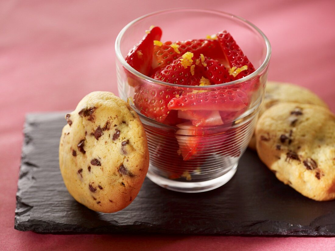 Strawberry salad with brown sugar and chocolate chip cookies