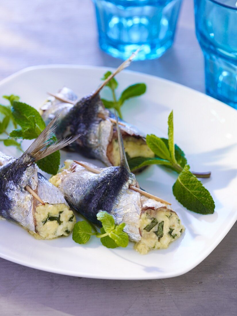 Rolled sardines with cream cheese filling