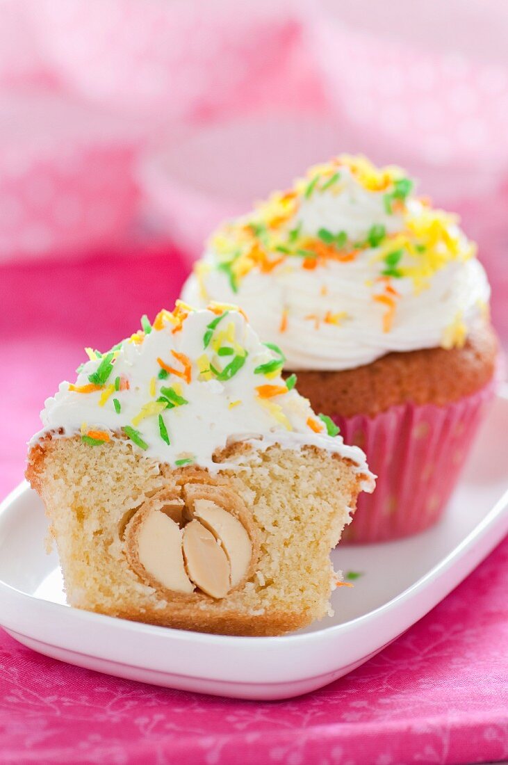 Cupcakes filled with coconut praline and topped with cream cheese and cream icing