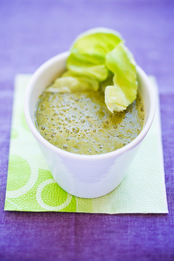 Lettuce and cucumber smoothie with banana, peach and nectarine