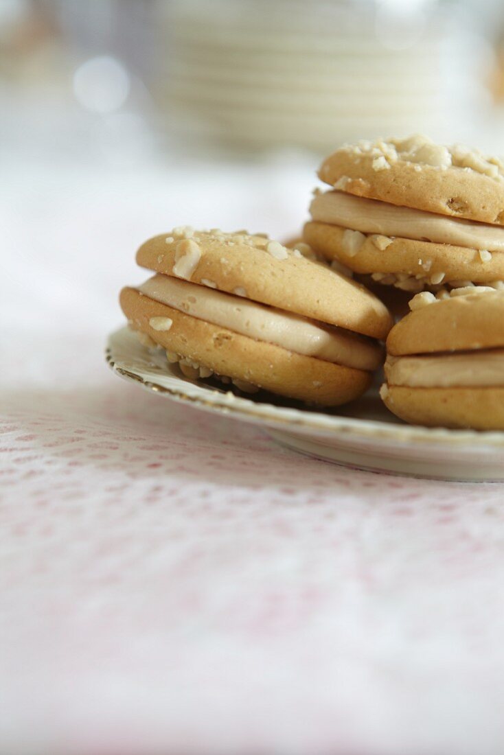 Nut biscuits with a creamy filling