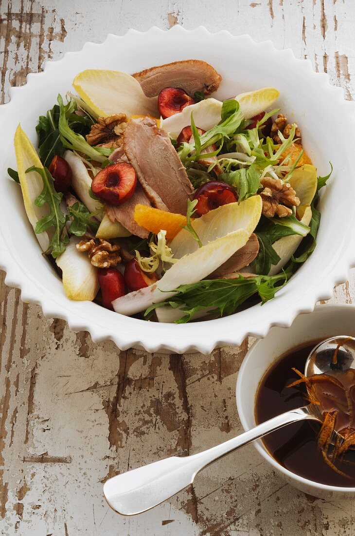 Leaf salad with duck, cherries and walnuts