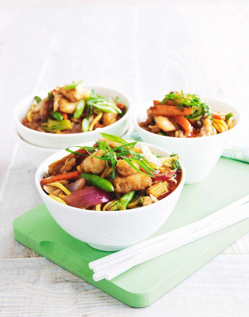 Noodle stir-fry with fish and vegetables