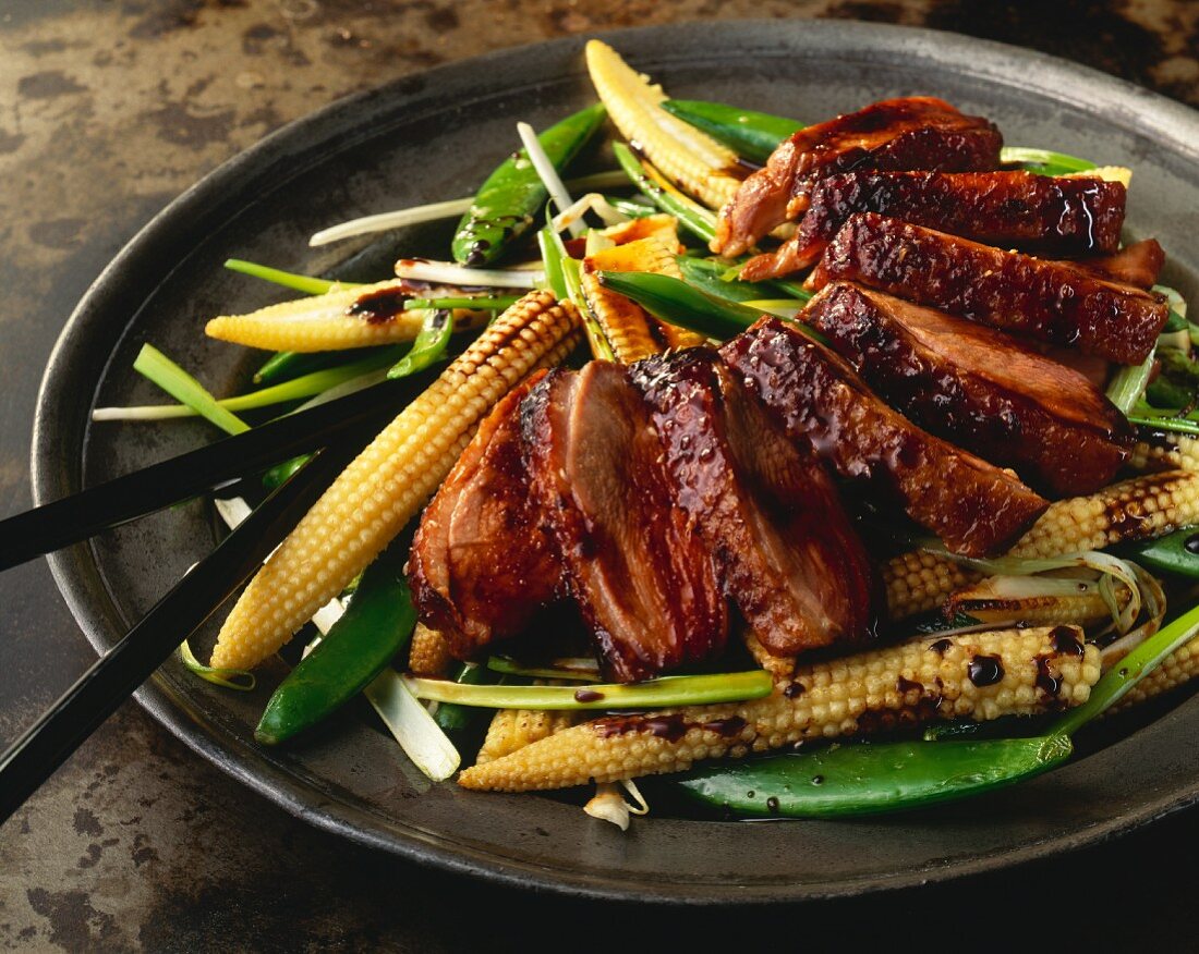 Glazed duck breast on a bed of stir-fried vegetables (Asia)