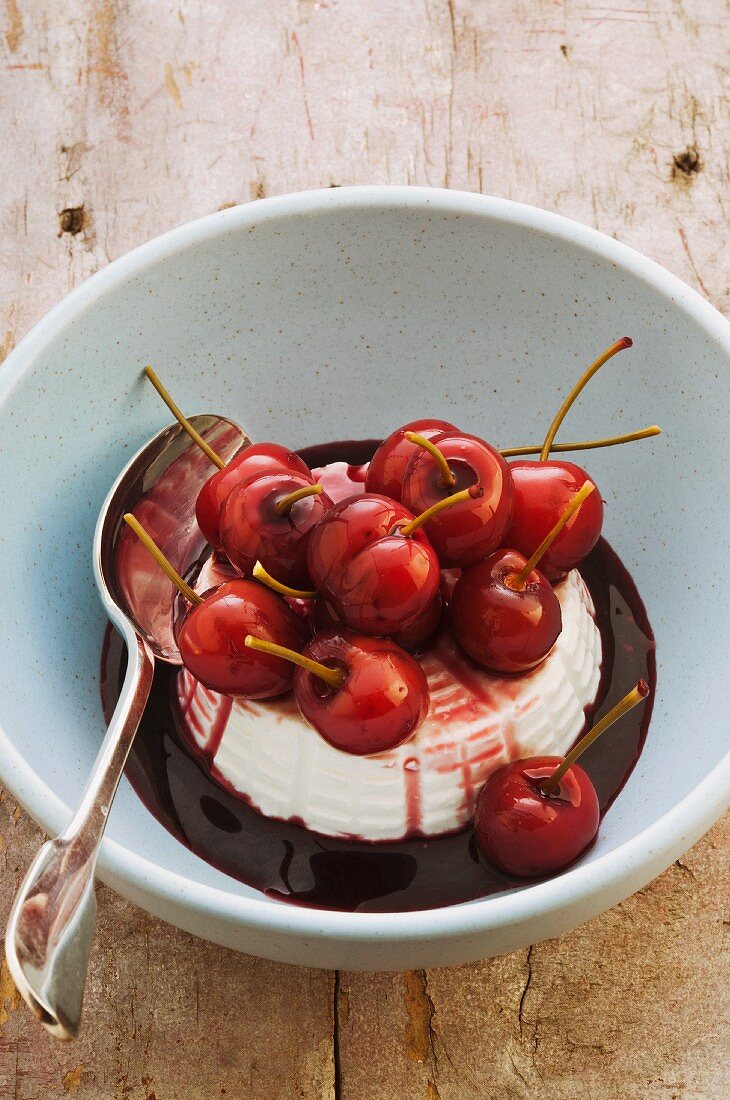 Ricotta pudding with cherry sauce and cherries