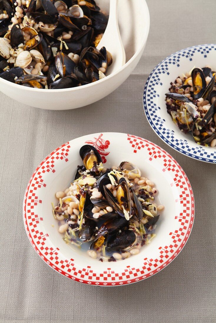 Mussels with beans