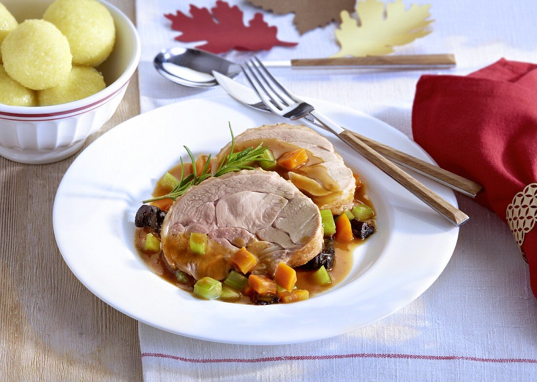 Turkey thigh with prunes and potato dumplings