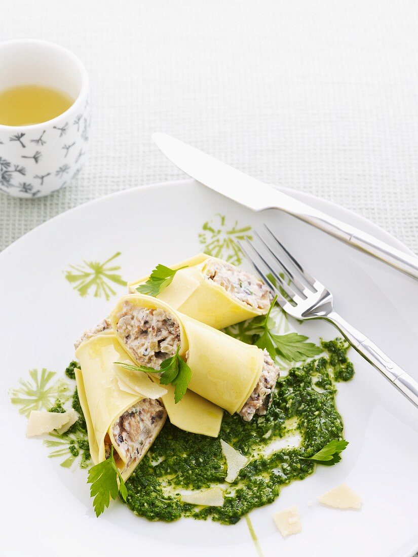 Cannelloni with chard and parsley sauce